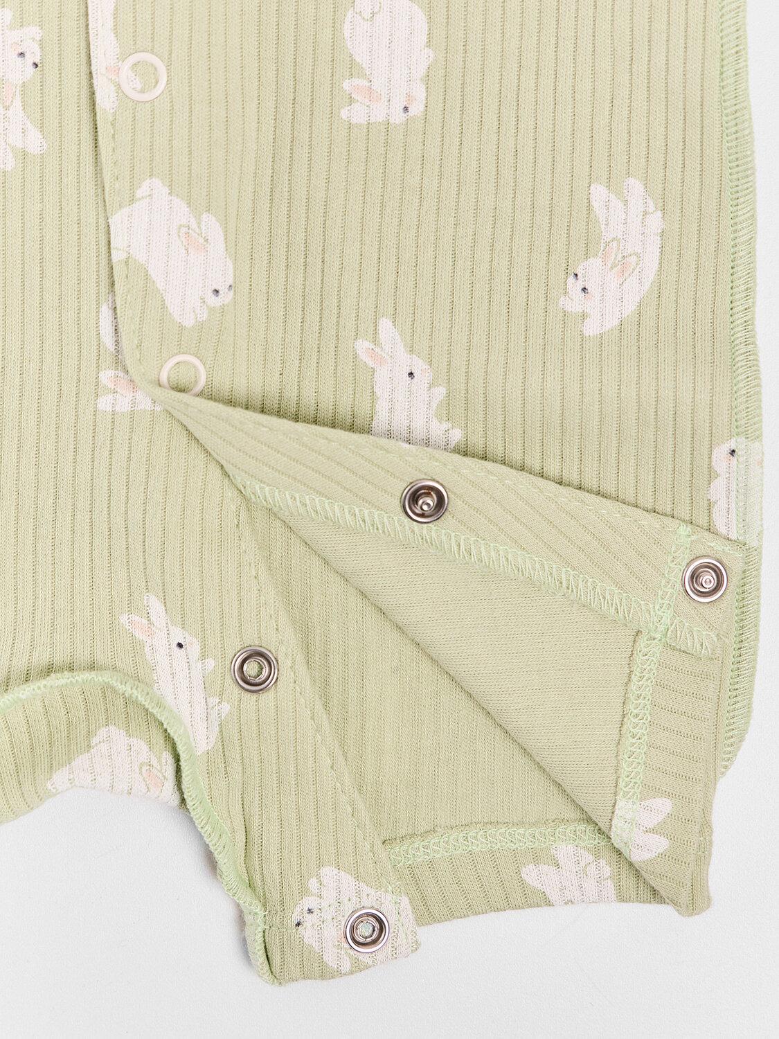 MARK FORMELLE Полукомбинезон 591442 13021-1 зайчата на св.зеленом