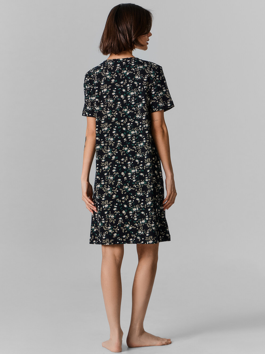 MARK FORMELLE Сорочка 591461 572346 ромашки на черном