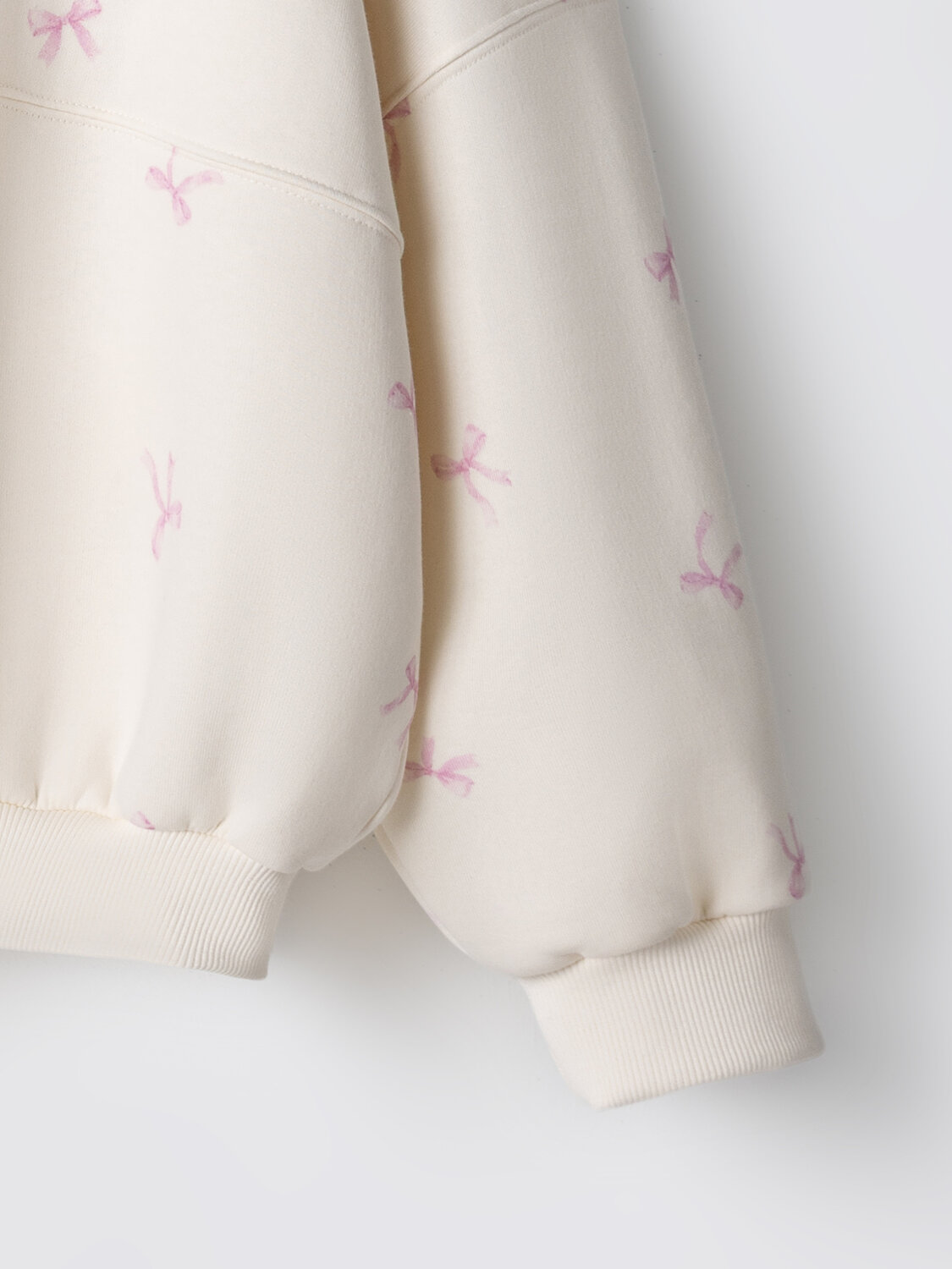 MARK FORMELLE Толстовка 591466 172112 бантики на молочном