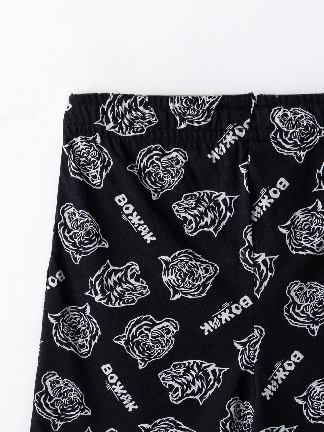 MARK FORMELLE Шорты 591589 533701 тигры на черном