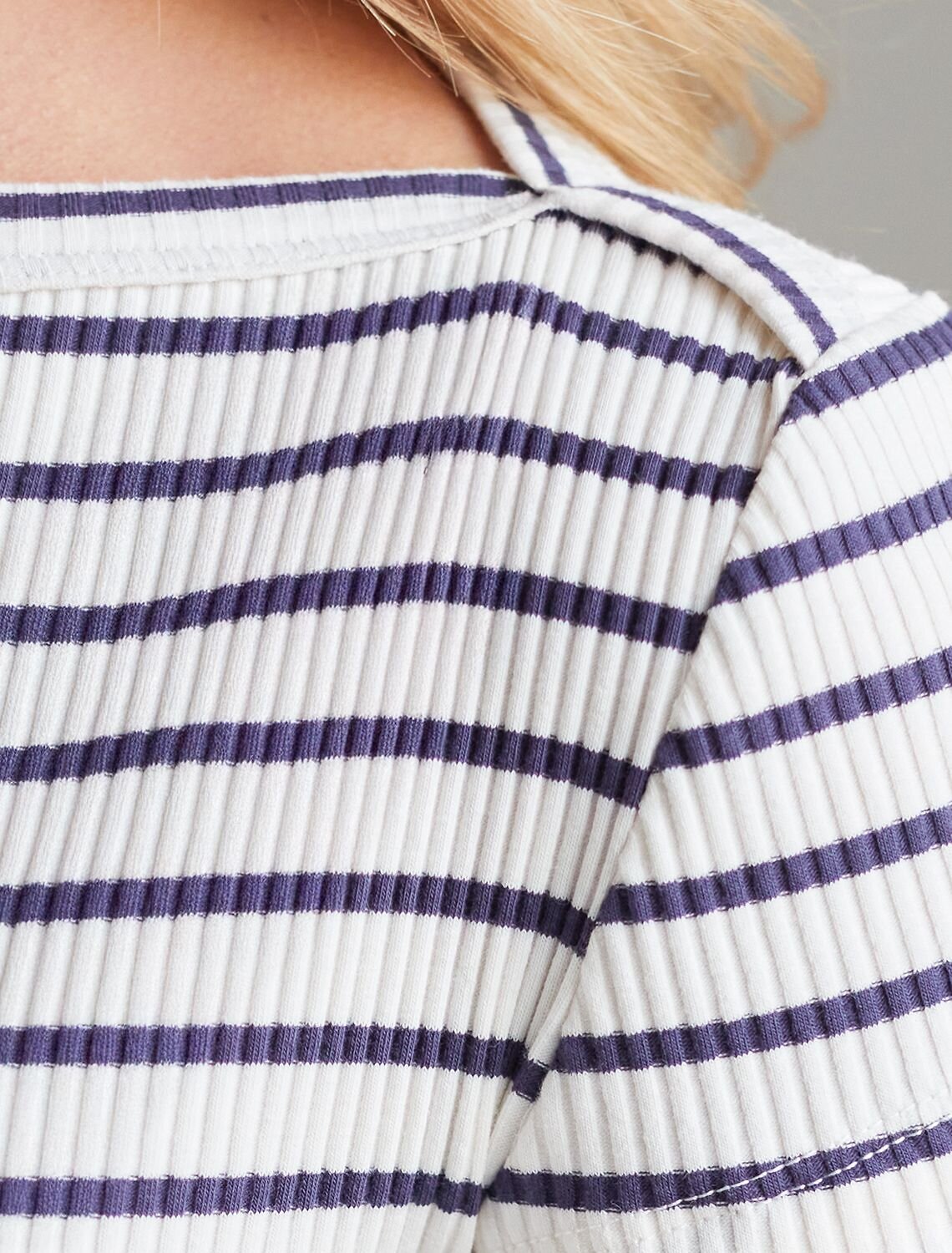 VILATTE Футболка 591690 D49.099 молочный-т.синий полоса