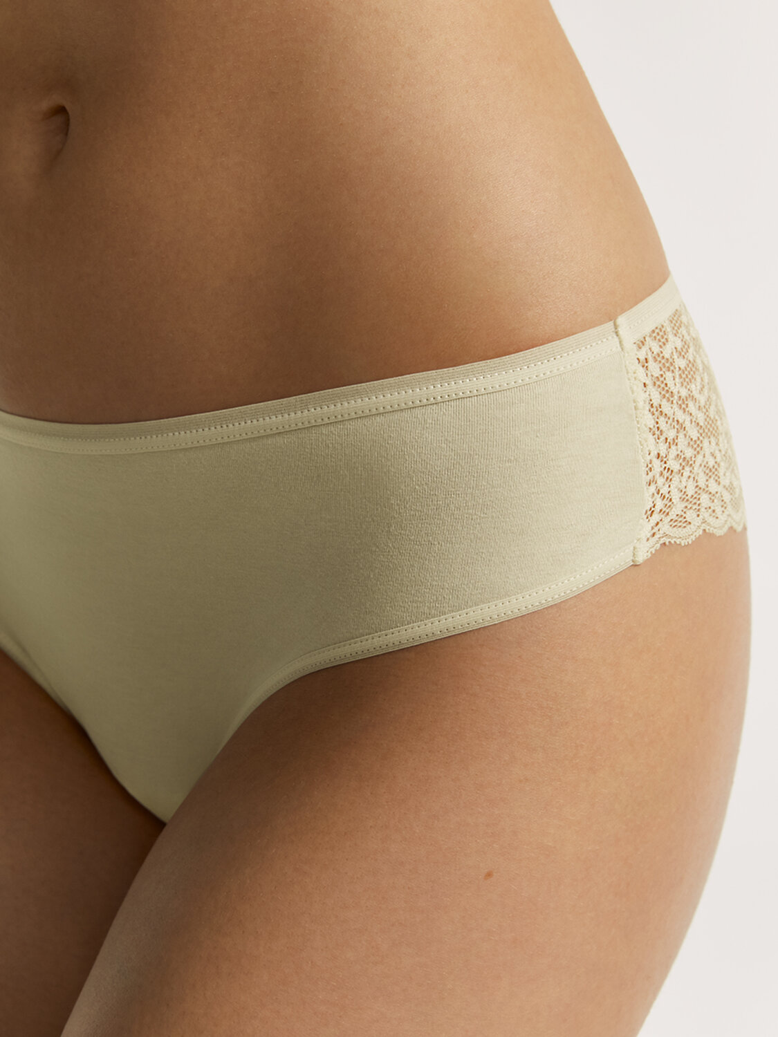Minimi Трусы 592759 Mi 2611B Classic Трусы Brasiliana (кружево), CO (BO261) Avorio (Молочный)