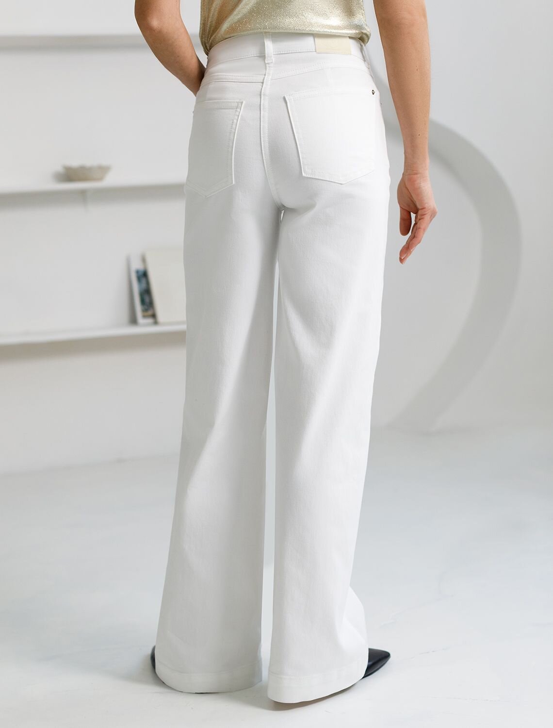 VILATTE Джинсы 593009 D54.317 белый