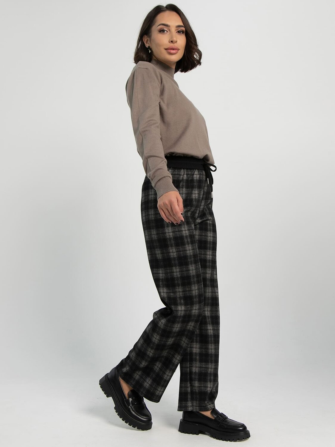 LT Collection Брюки 606900 Б16338-20М черные/клетка