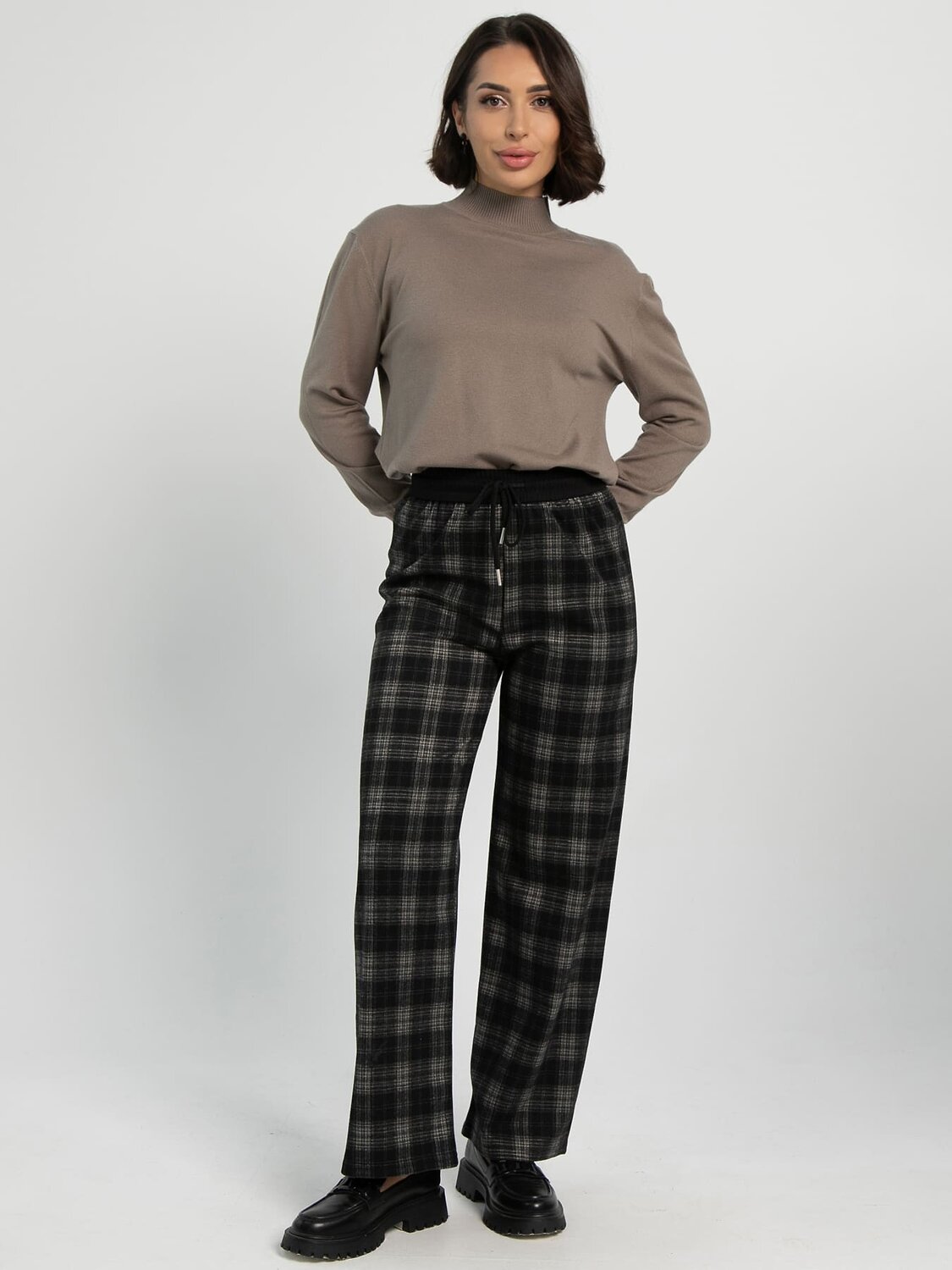 LT Collection Брюки 606900 Б16338-20М черные/клетка