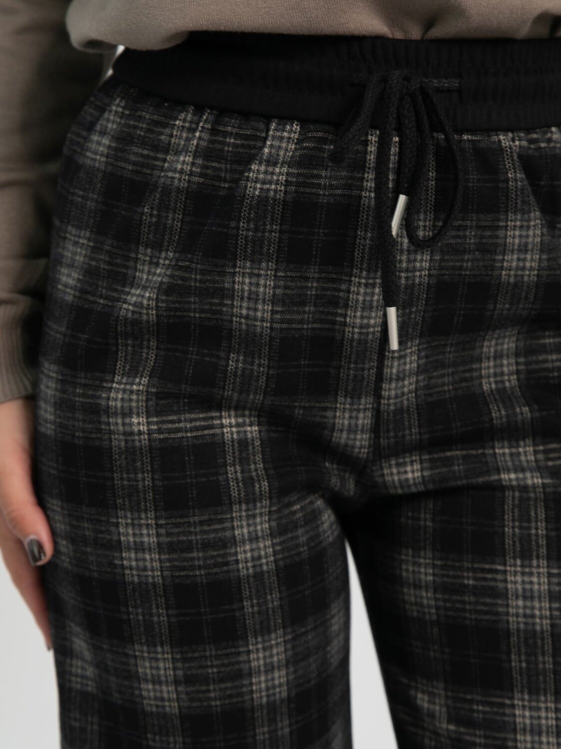 LT Collection Брюки 606900 Б16338-20М черные/клетка