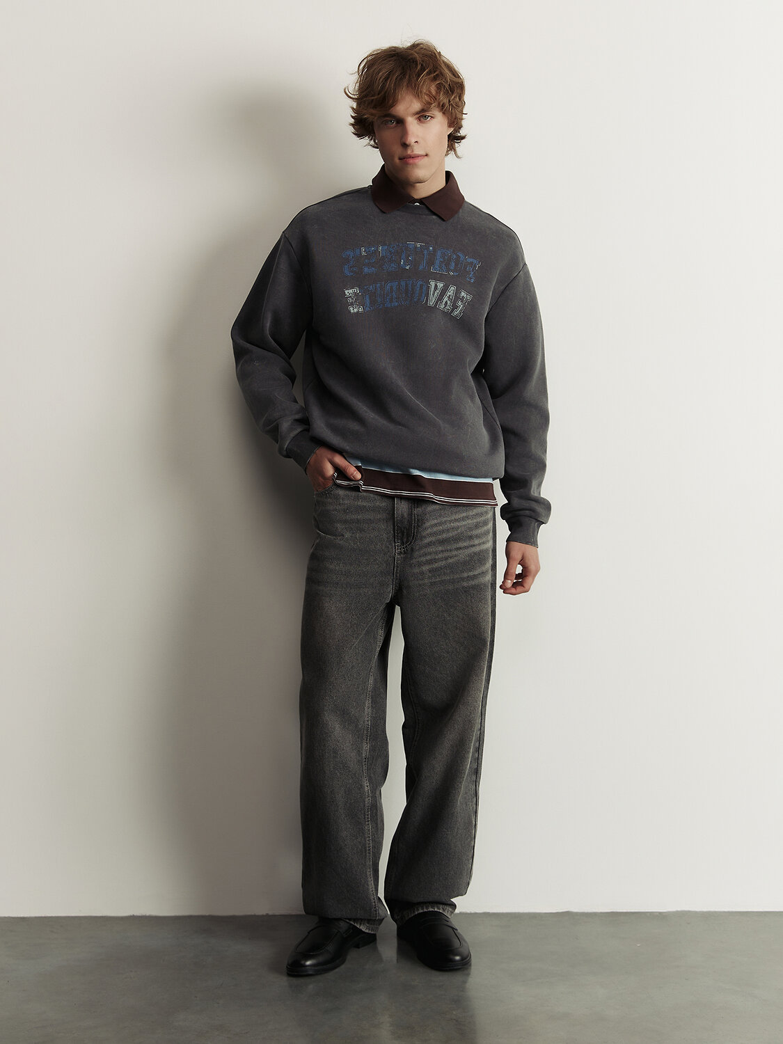 MARK FORMELLE Свитшот 609063 121801/1 ACID WASH сине -черный +печать