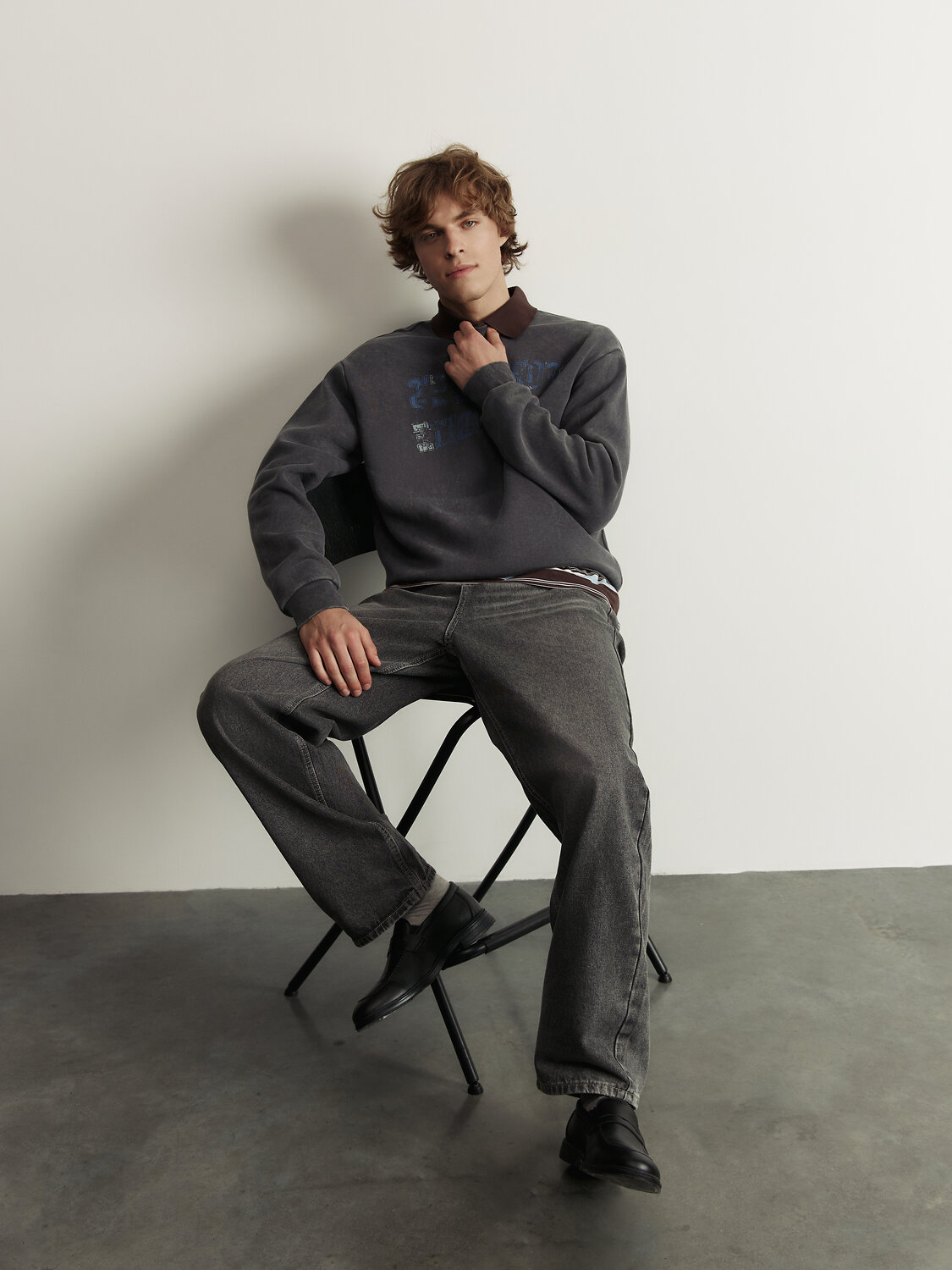 MARK FORMELLE Свитшот 609063 121801/1 ACID WASH сине -черный +печать
