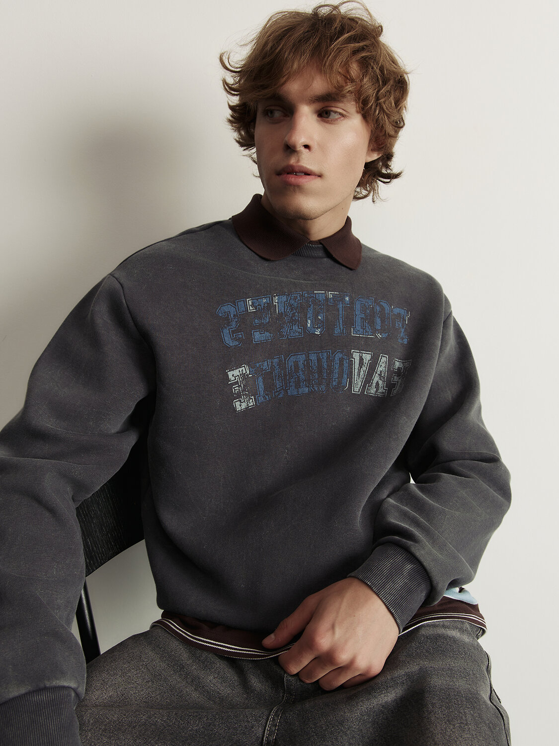 MARK FORMELLE Свитшот 609063 121801/1 ACID WASH сине -черный +печать