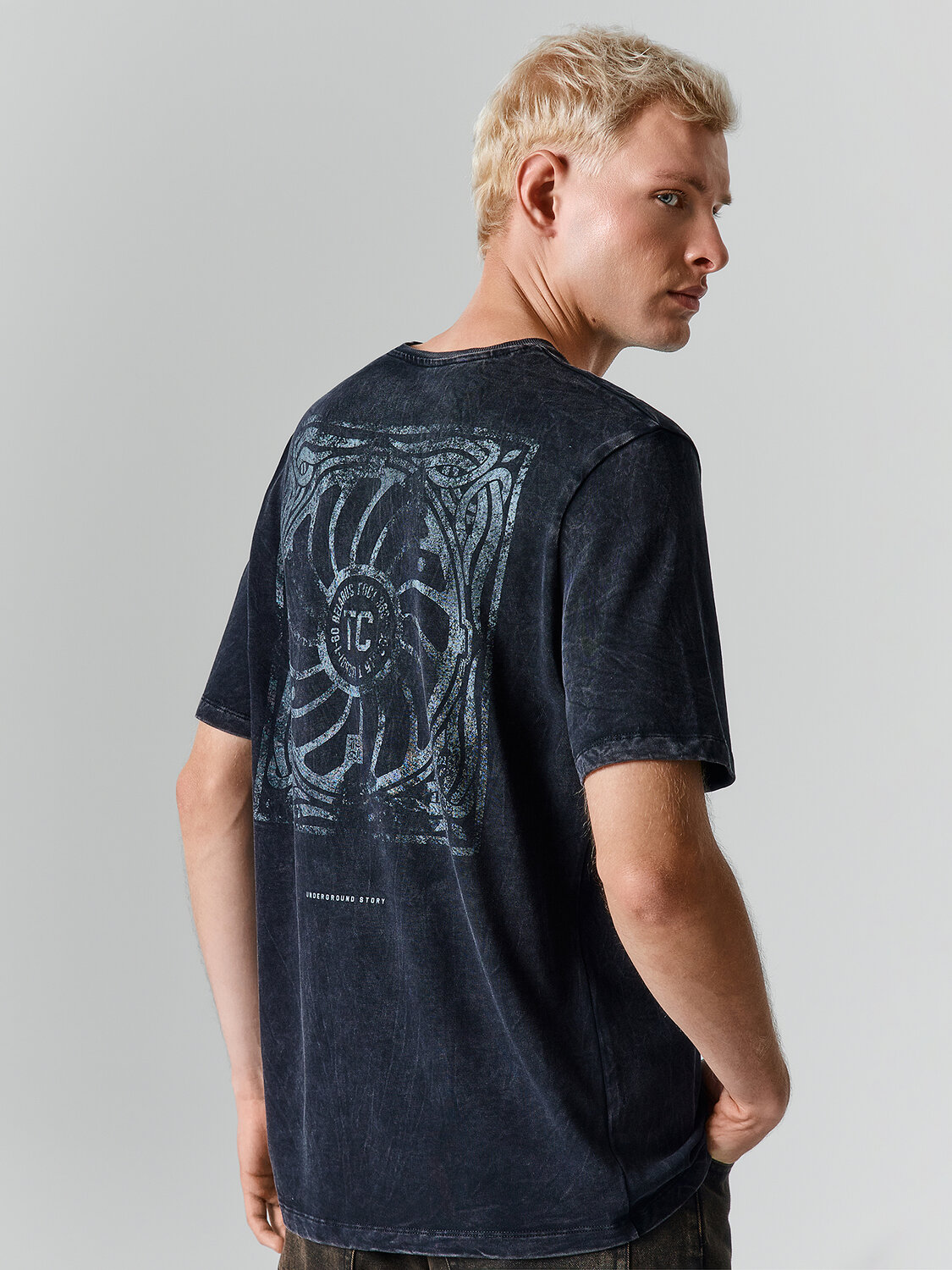 MARK FORMELLE Футболка 609565 111931 ACID WASH черный +печать