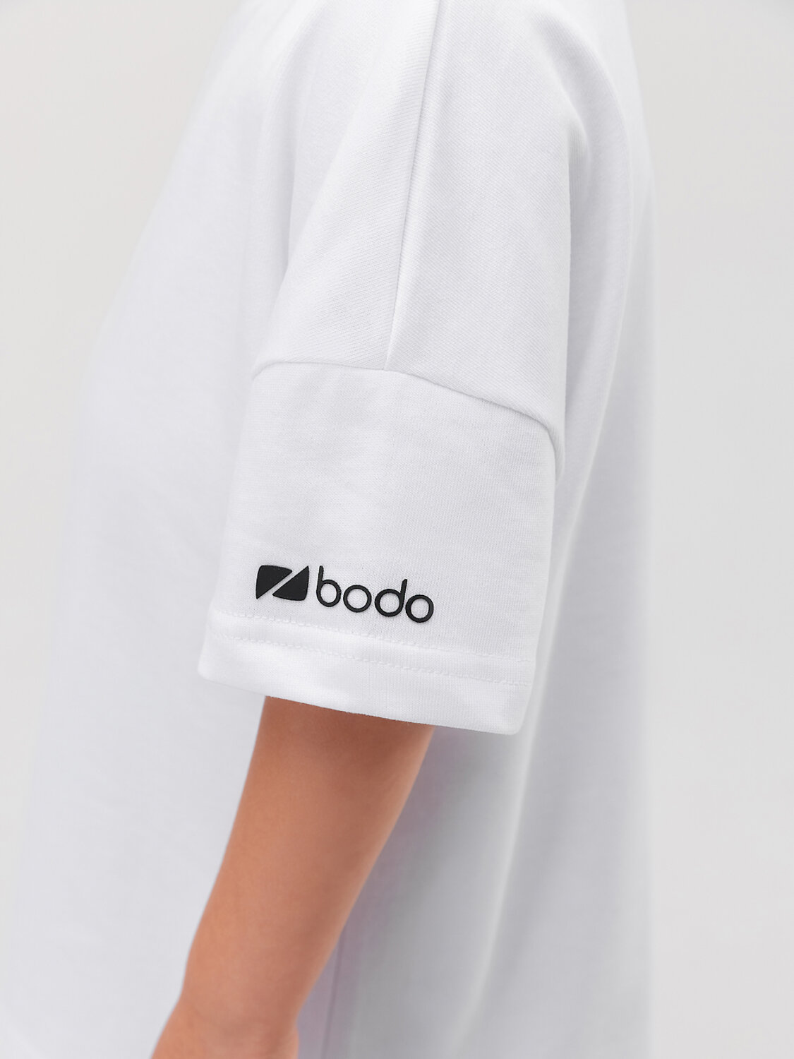 Bodo Костюм 611226 21-143MU белый (черный)