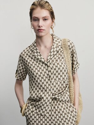 ZARINA Блузка 534961 ZR2505012009 бежевый графика мелкая