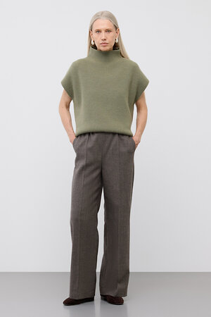 VERY NEAT Жилет 579395 ЕВ 30235/ш хаки