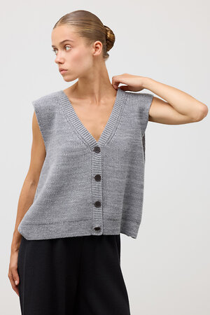 VERY NEAT Жилет 579405 ЕВ 30260/ш серый