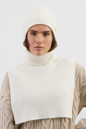 VERY NEAT Шапка 579646 ЕВ 20022/ш белый