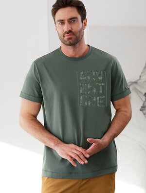 VILATTE Футболка 603716 U49.068 т.оливковый_приключение