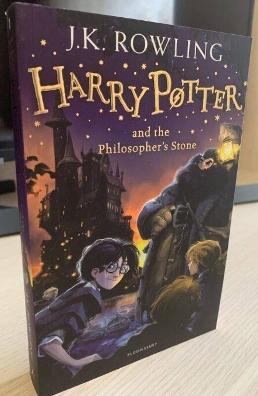 Эксмо J.K. Rowling "Harry Potter and the Philosopher's Stone J.K. Rowling Гарри Поттер и Философский камень Д.К. Роулинг / Книги на английском языке" 437737 978-1-40-885565-2 