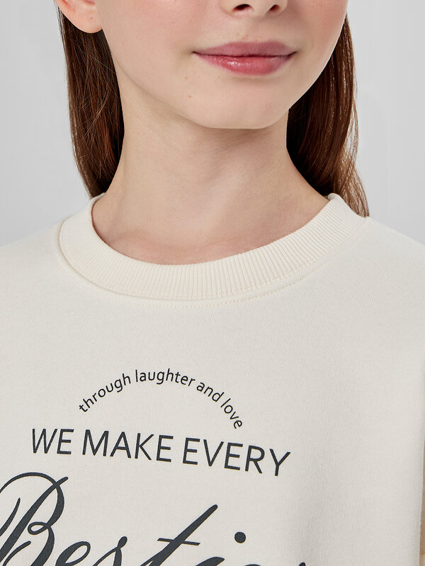 MARK FORMELLE Свитшот 571680 127897/1 молочный +печать