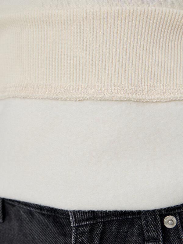 MARK FORMELLE Свитшот 571680 127897/1 молочный +печать