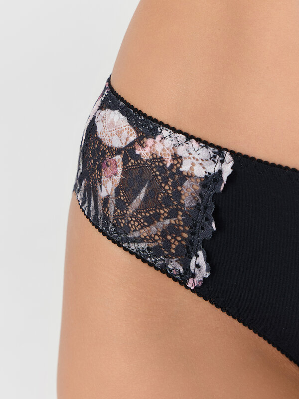 MARK FORMELLE Трусы 573974 412684 цветы на черном