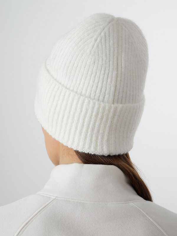 MARK FORMELLE Шапка 574126 24010 молочный