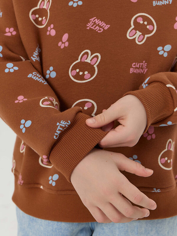 MARK FORMELLE Свитшот 574185 127978 кролики на карамельном