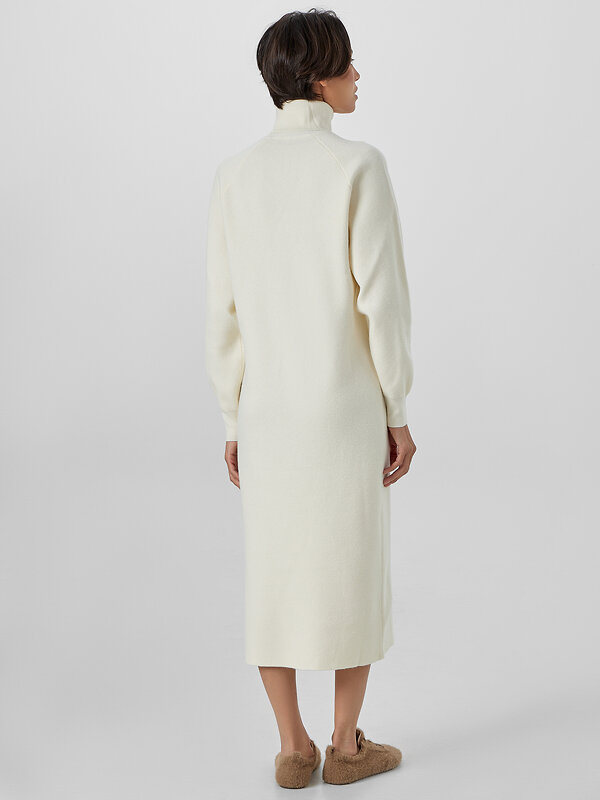 MARK FORMELLE Платье 575348 154016 молочный