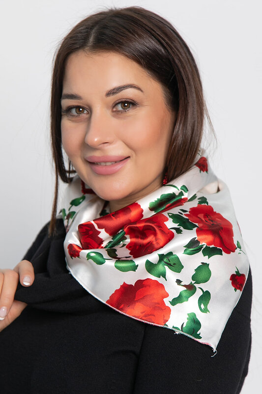 LT Collection Косынка 575408 КЗВ10-53М белый/красные цветы