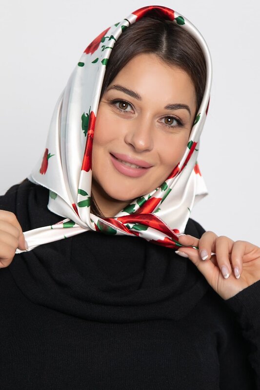 LT Collection Косынка 575408 КЗВ10-53М белый/красные цветы