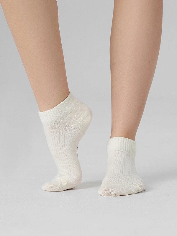 MARK FORMELLE Женские носки 575697 366C-1516 молочный