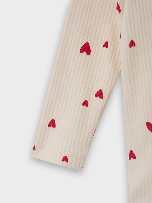 MARK FORMELLE Комплект 575900 89406 сердечки на молочном +красный