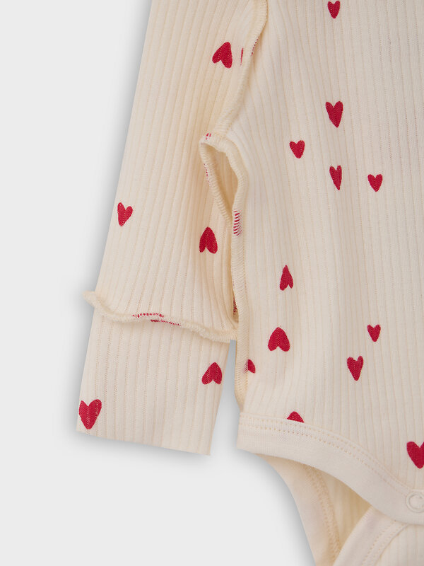 MARK FORMELLE Комплект 576709 89406-1 сердечки на молочном +красный