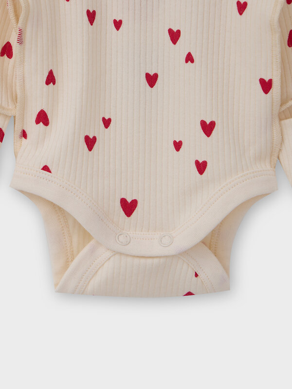 MARK FORMELLE Комплект 576709 89406-1 сердечки на молочном +красный