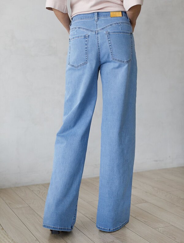 VILATTE Джинсы 577485 D54.315 голубой