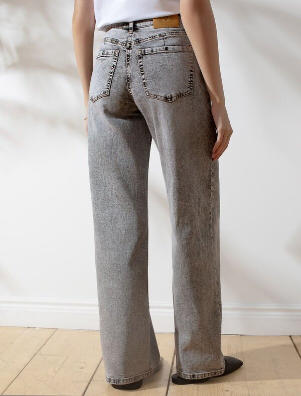 VILATTE Джинсы 577486 D54.315 серый