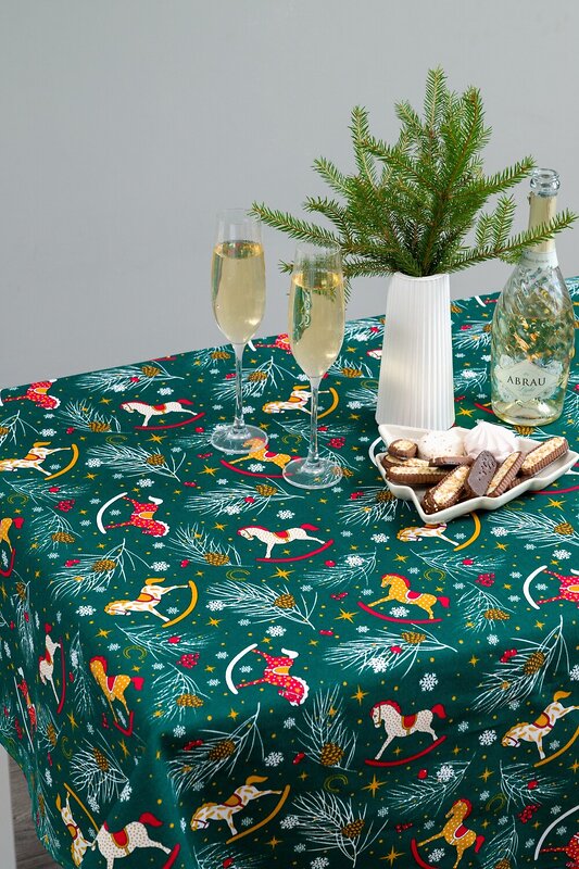 Натали Скатерть 578530 Скатерть Лошадки зеленый