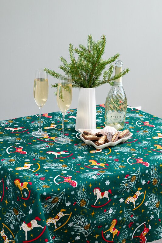 Натали Скатерть 578530 Скатерть Лошадки зеленый