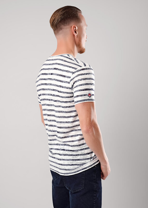 CLEVER Джемпер 578980 562202/01ххэ белый/т.синий