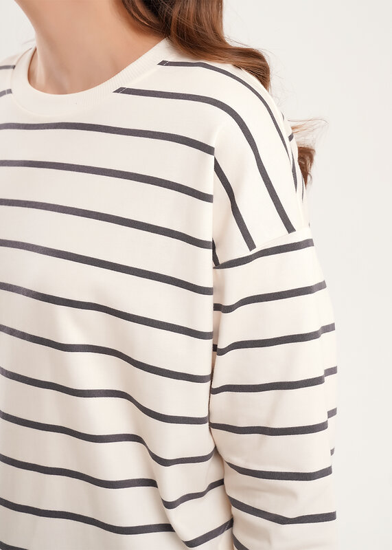 CLEVER Джемпер 579110 267091/195кнт молочный/т.серый