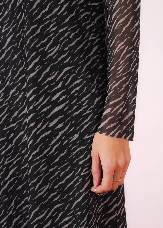 CLEVER Платье 579132 267082/196емн чёрный/св.бежевый