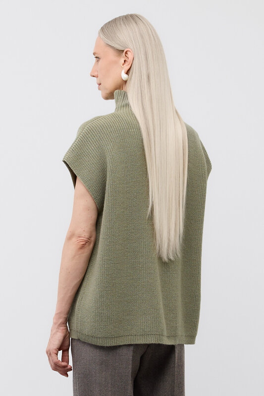 VERY NEAT Жилет 579395 ЕВ 30235/ш хаки