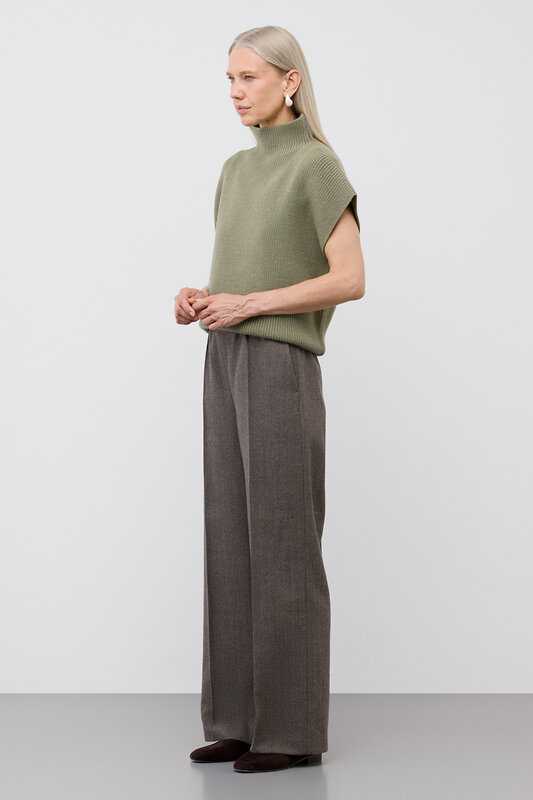 VERY NEAT Жилет 579395 ЕВ 30235/ш хаки