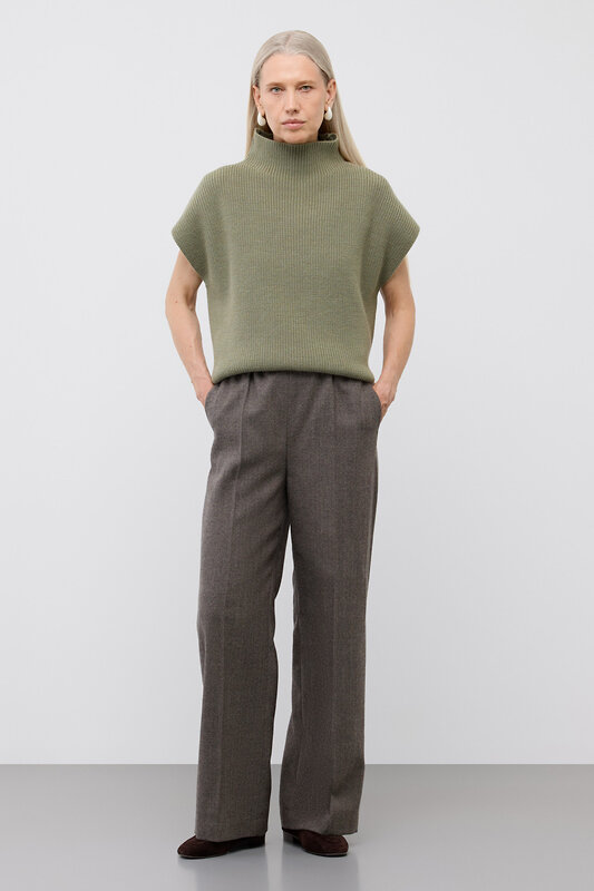 VERY NEAT Жилет 579395 ЕВ 30235/ш хаки