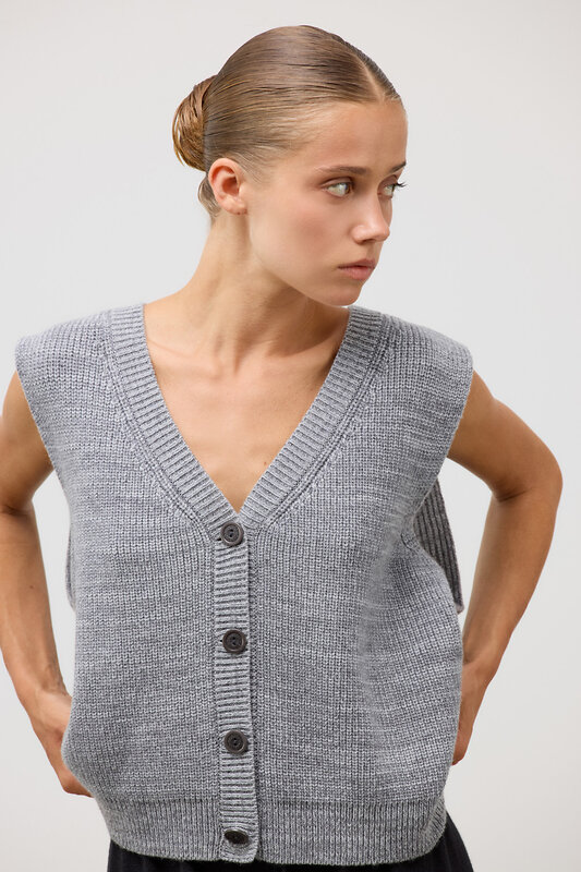 VERY NEAT Жилет 579405 ЕВ 30260/ш серый