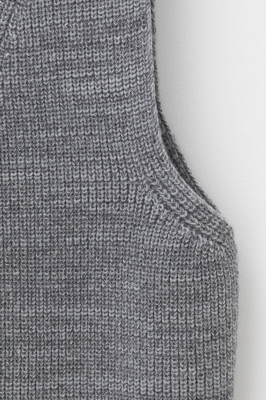 VERY NEAT Жилет 579405 ЕВ 30260/ш серый