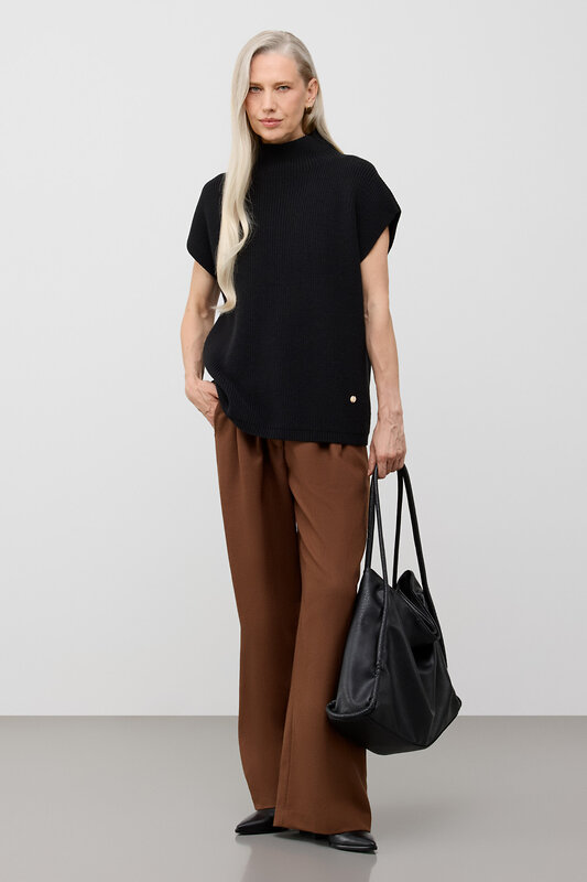 VERY NEAT Жилет 579415 ЕВ 30235/ш черный