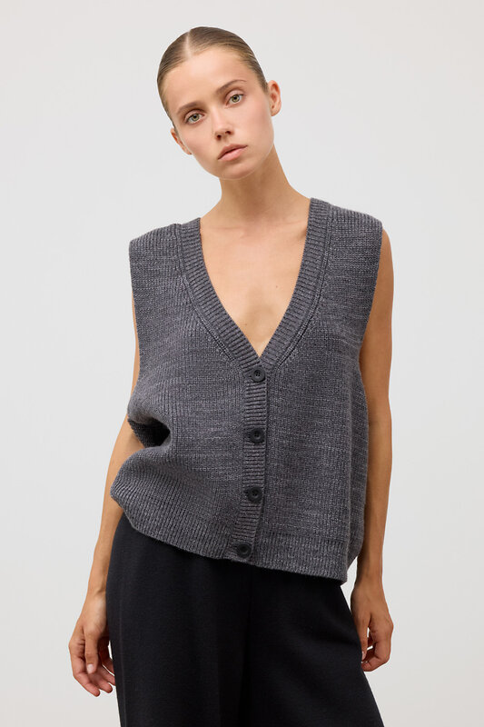 VERY NEAT Жилет 579420 ЕВ 30260/ш темно-серый