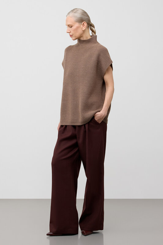 VERY NEAT Жилет 579456 ЕВ 30235/ш коричневый