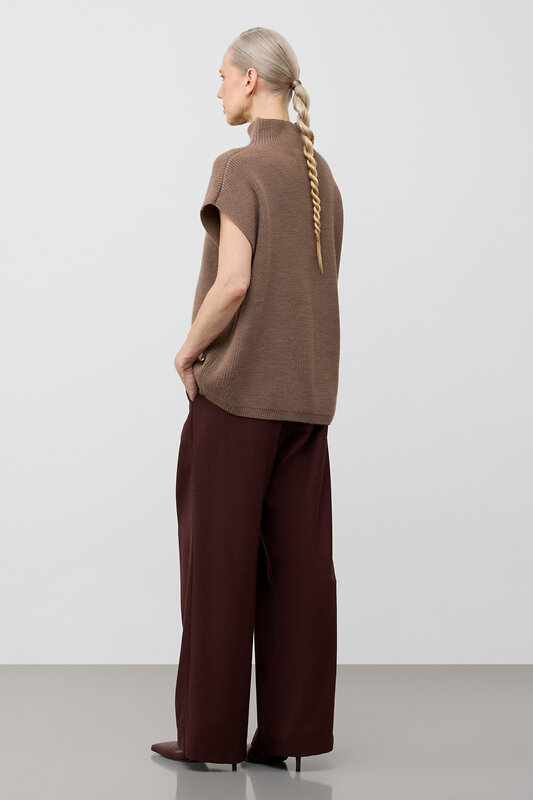 VERY NEAT Жилет 579456 ЕВ 30235/ш коричневый