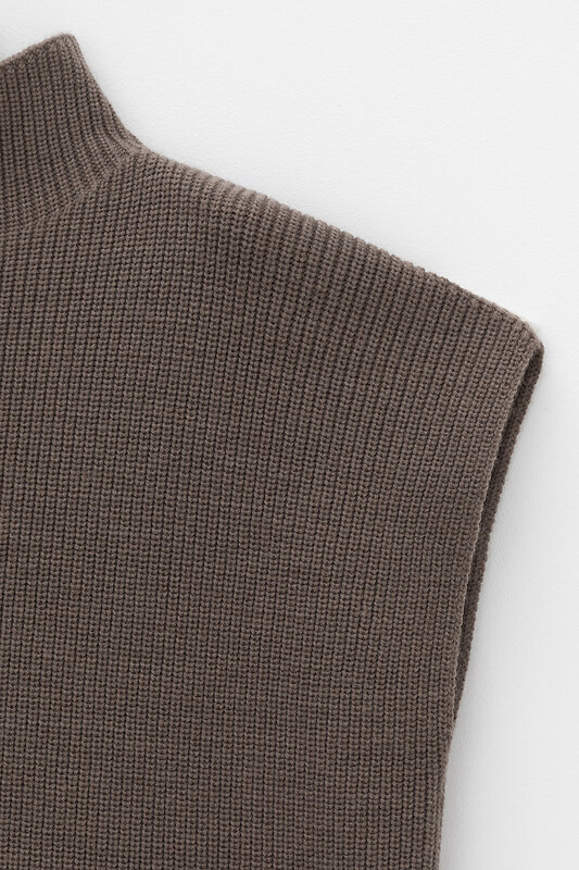 VERY NEAT Жилет 579456 ЕВ 30235/ш коричневый